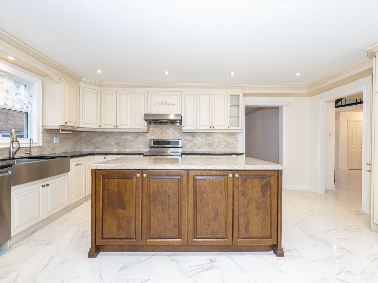 39 Montclair Rd
