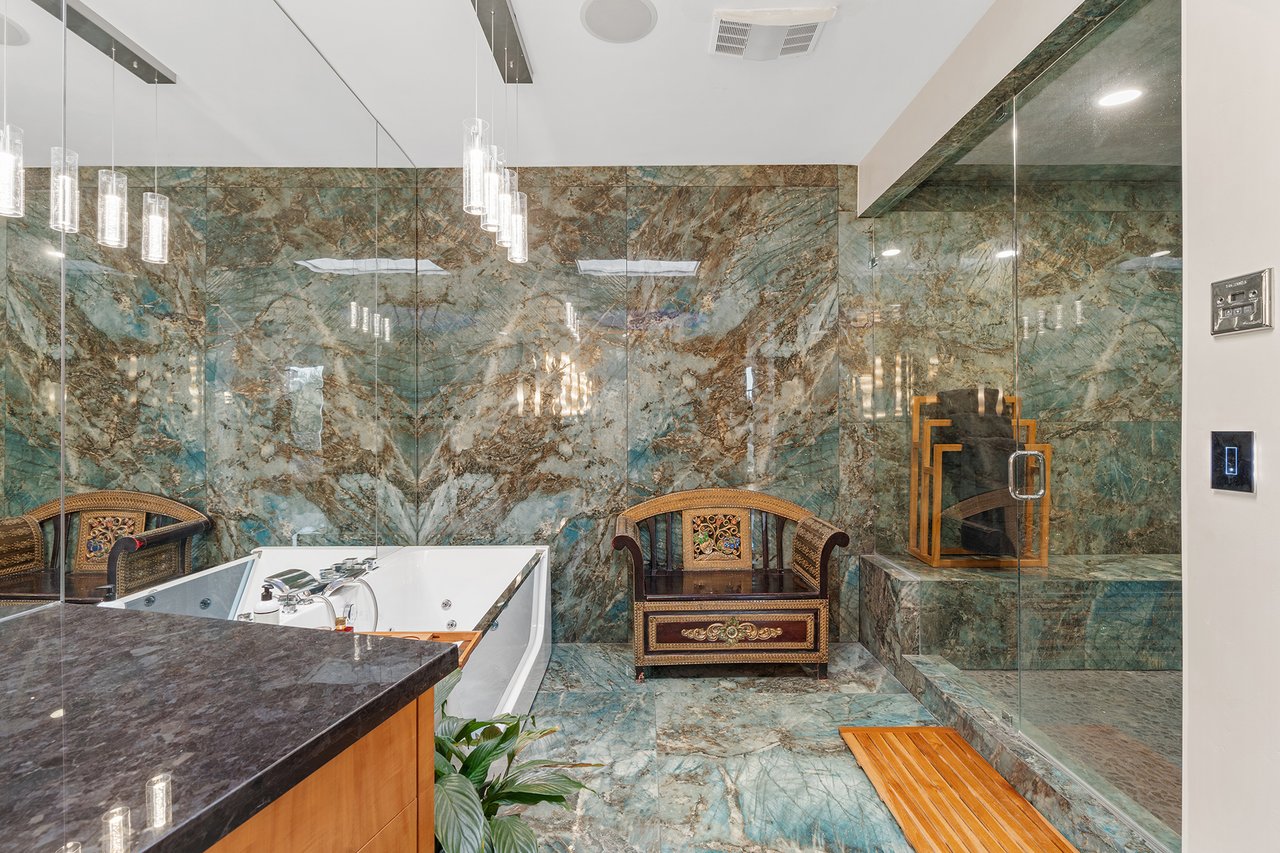 5905 N ECHO CANYON Lane