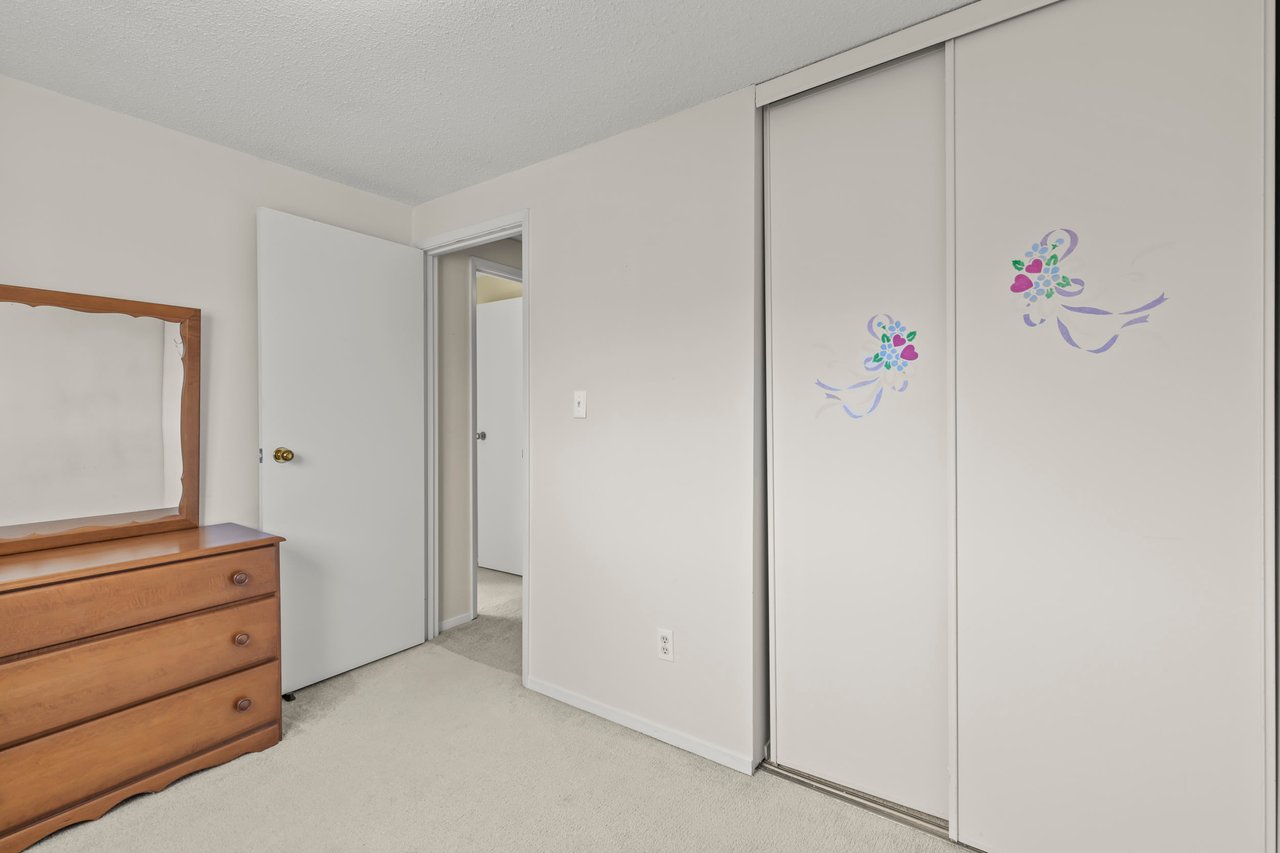 112 Graystone Cres