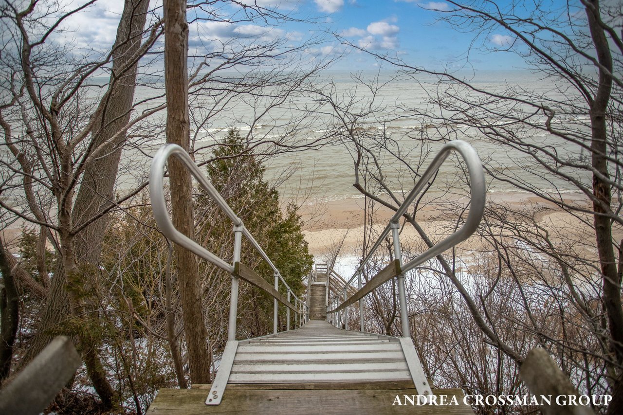 6919 Bendemeer Drive