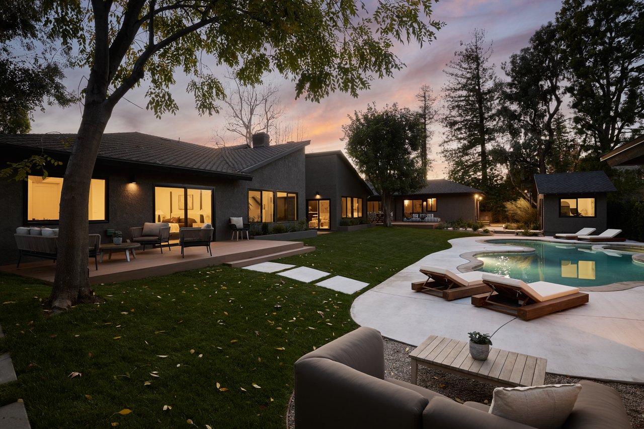 17539 Magnolia Boulevard, Encino