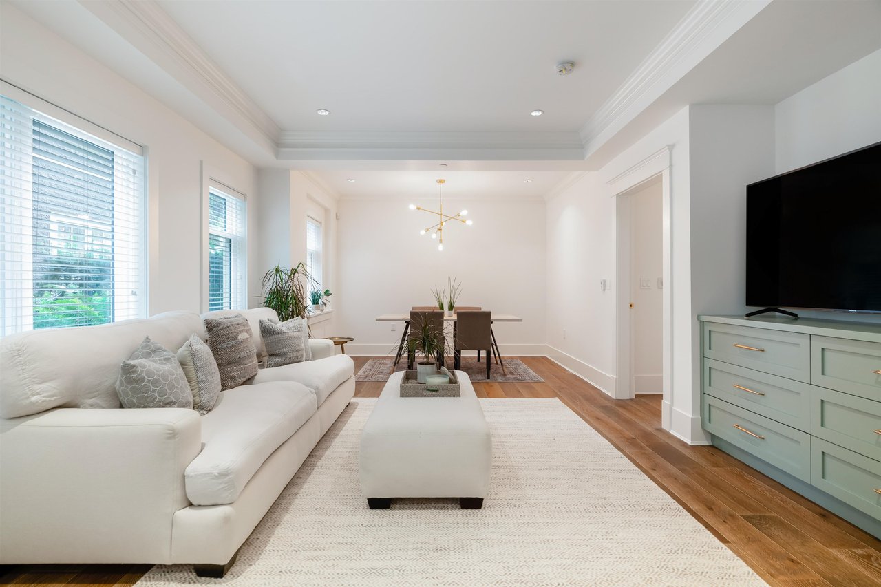 3176 Burrard St