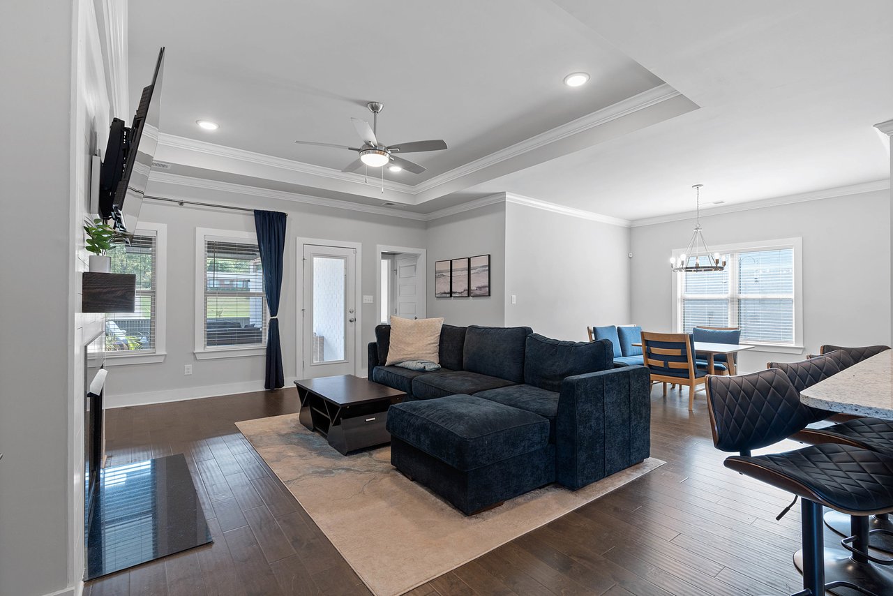 Elegant Home Near Goldsmith-Schiffman Elementary