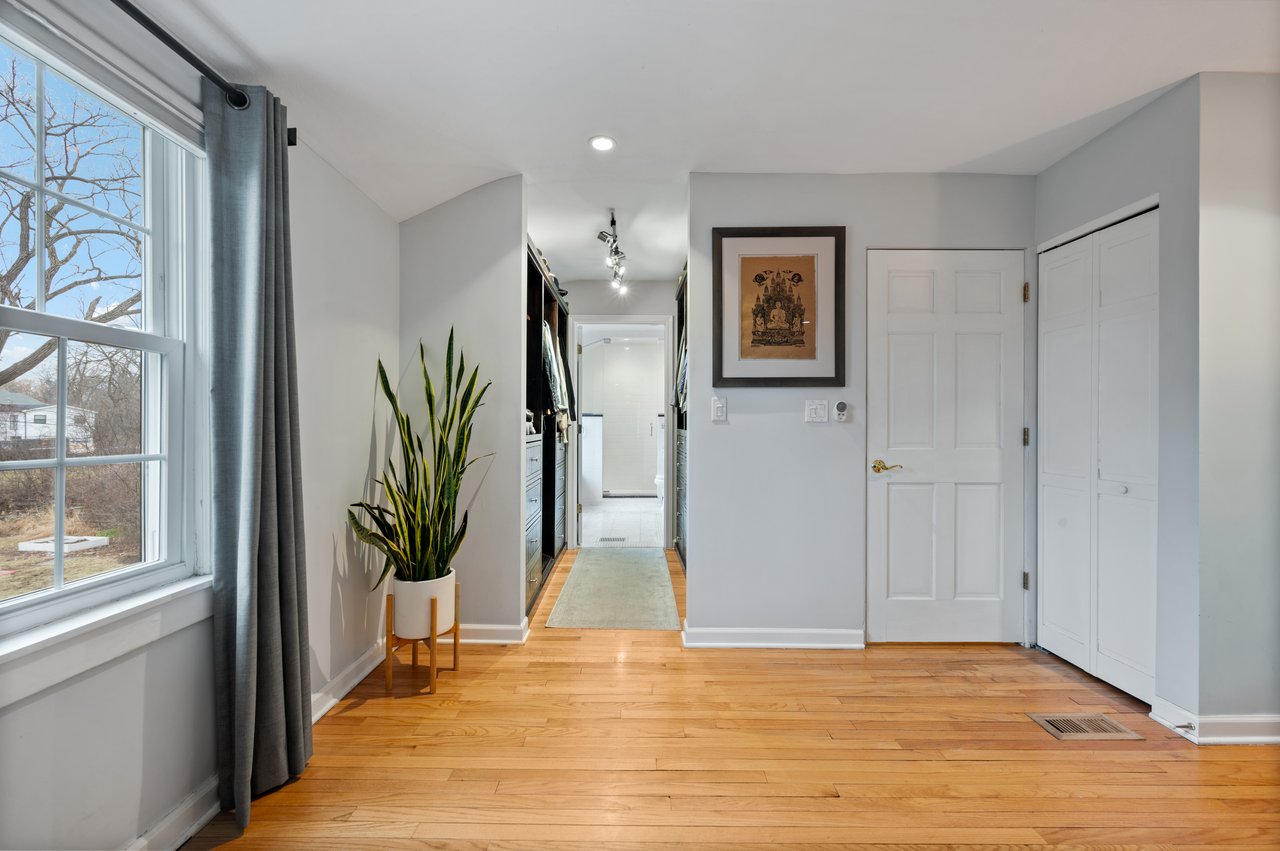 530 Woodland Lane South 