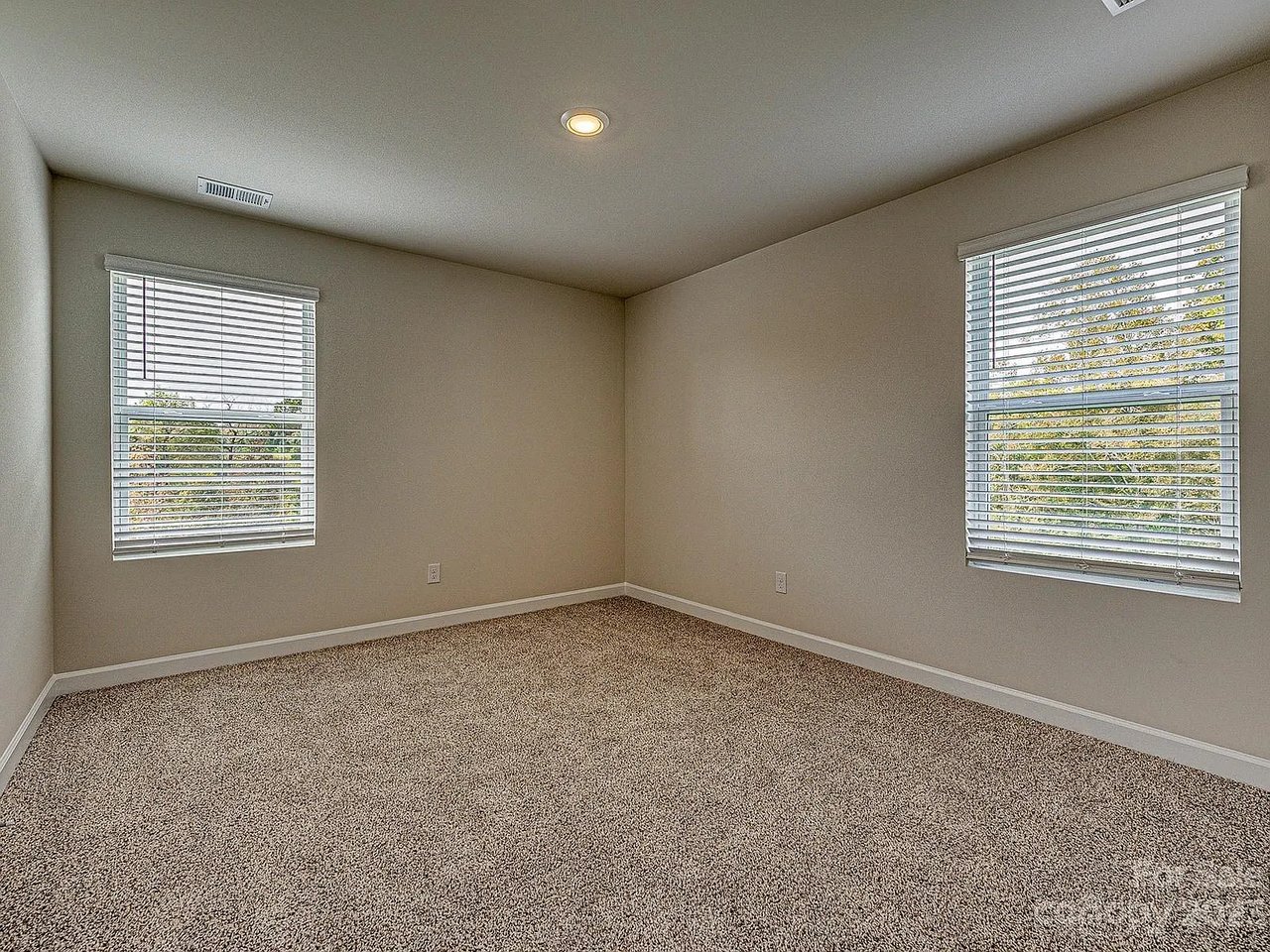 664 Citriadora St