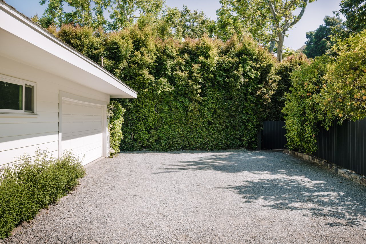 2610 Mandeville Canyon Rd