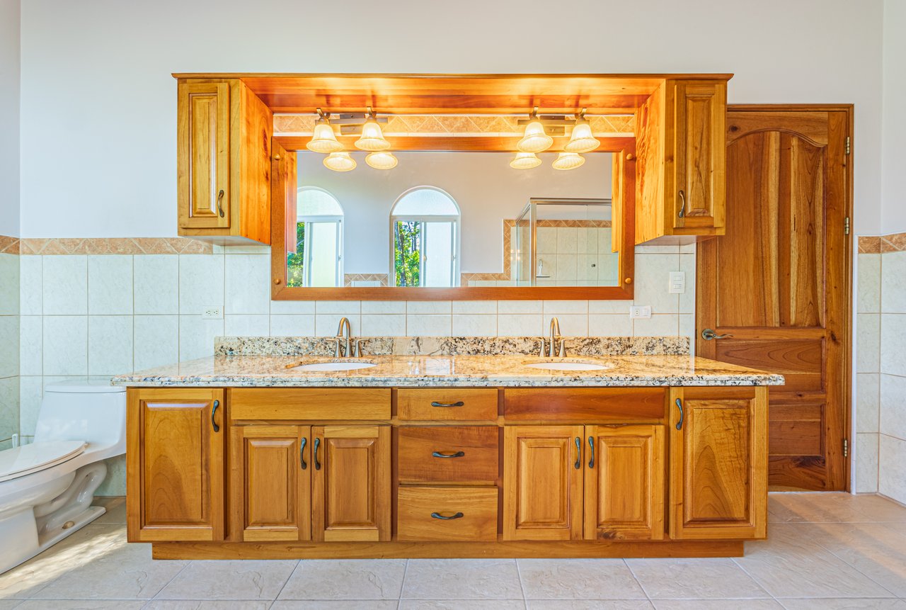 Elegant 3 Bedroom + Office Jungle Home in Puesta Del Sol, Ojochal