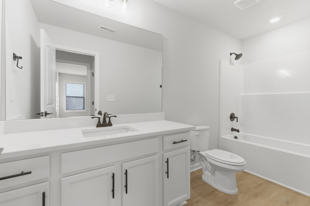 New Market New Build! Move-In Special!