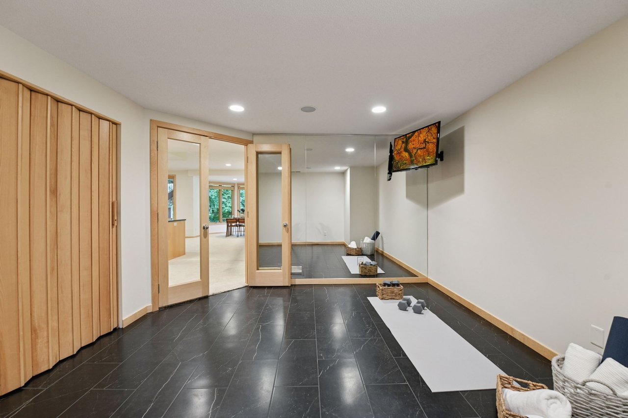 2487 Crowne Hill Road, Minnetonka