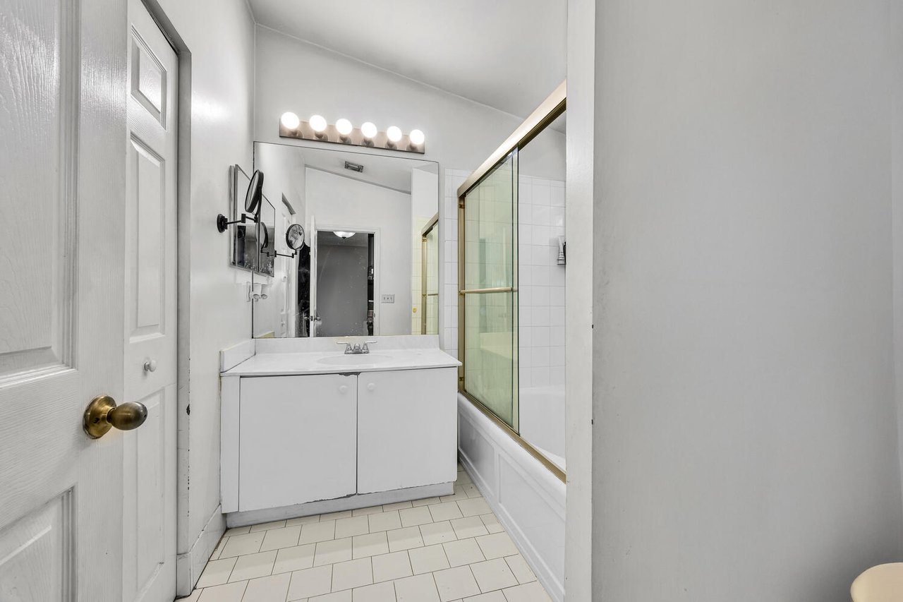 Lakefront Townhouse in Pembroke Pines