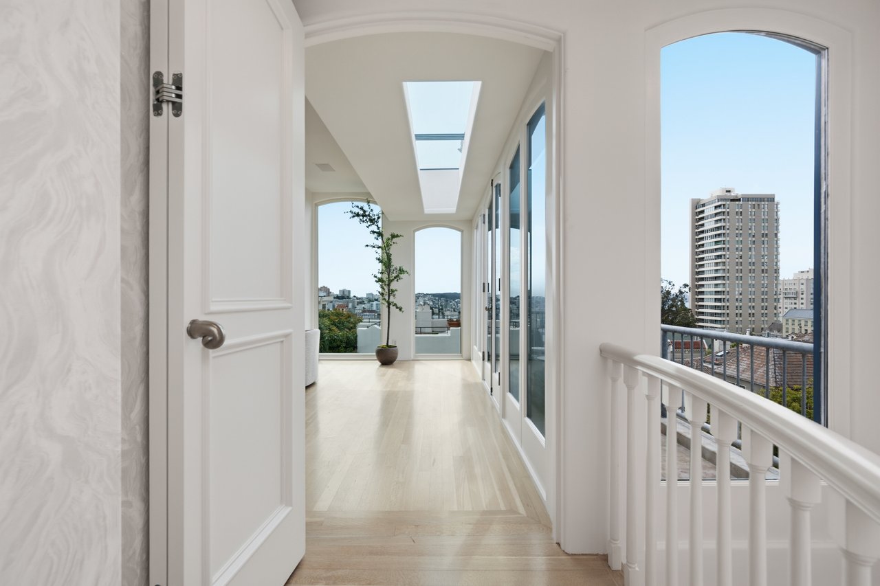Midcentury Marvel Above Russian Hill