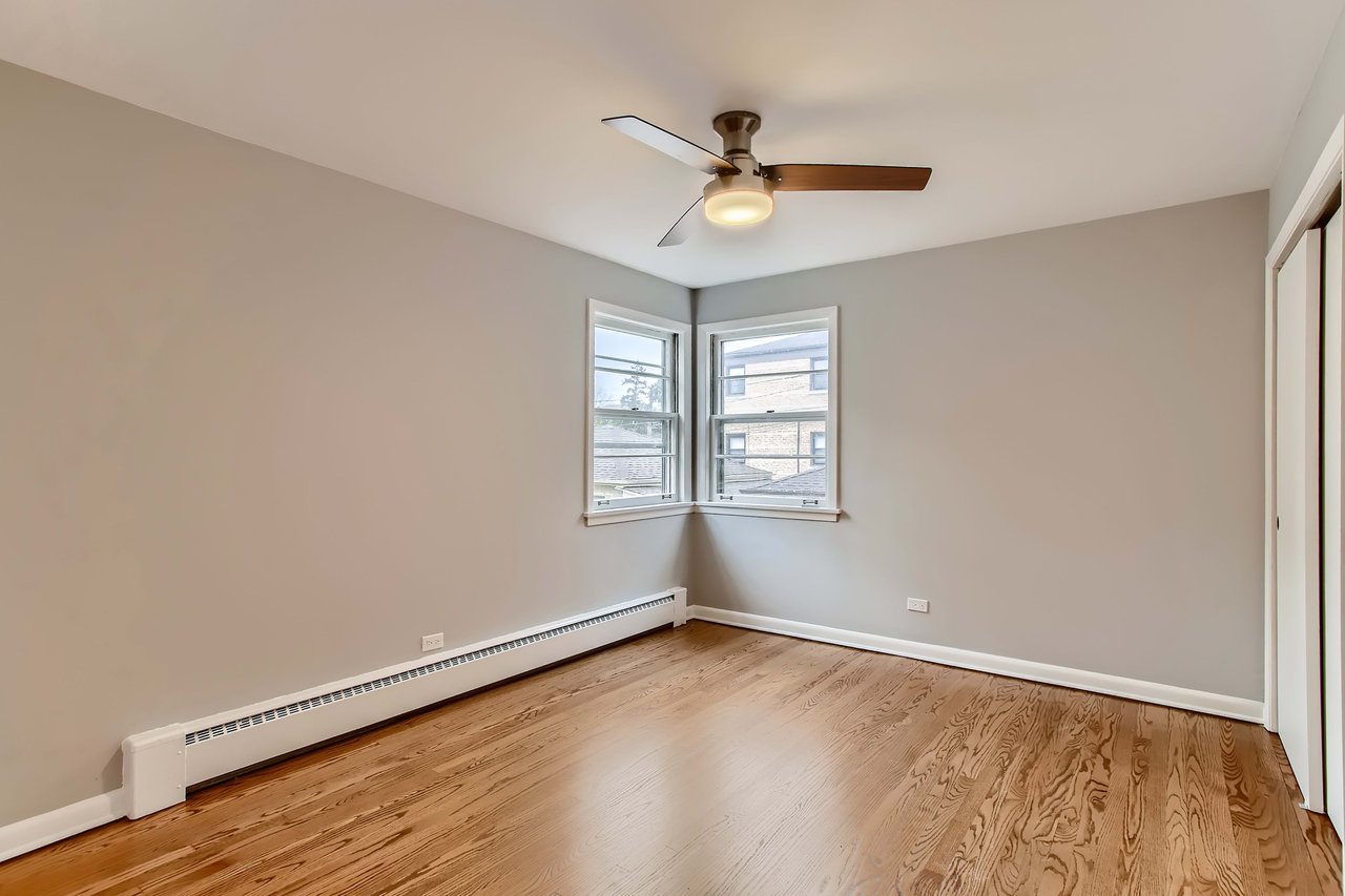 8707 N Oketo Niles, IL  60714