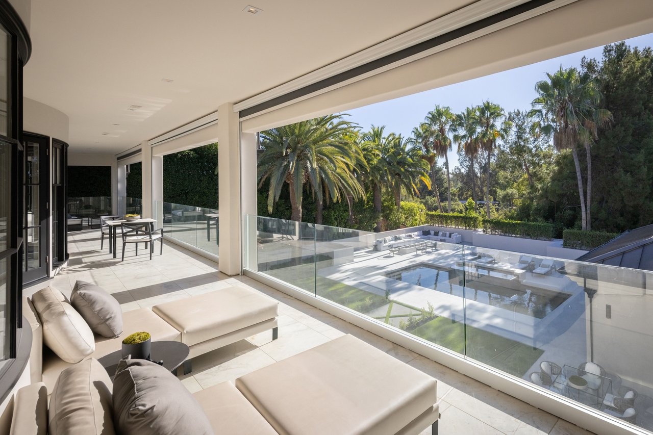 917 N Crescent Dr, Beverly Hills