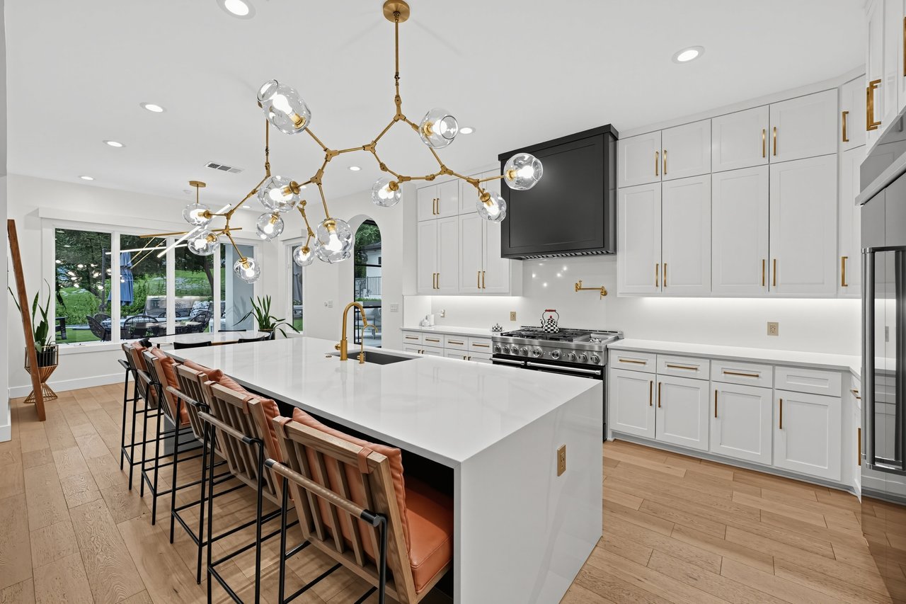 THE CANOPY 3.3 private acres in the heart of West Lake Hills.