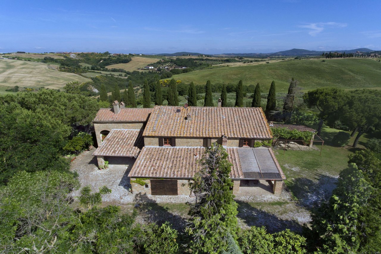 UNA FINESTRA SU PIENZA