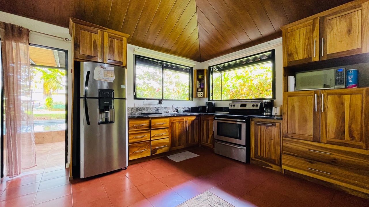 Bahia Uvita house with separate building lot