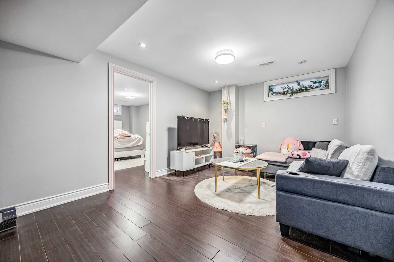 282B Aylesworth Avenue