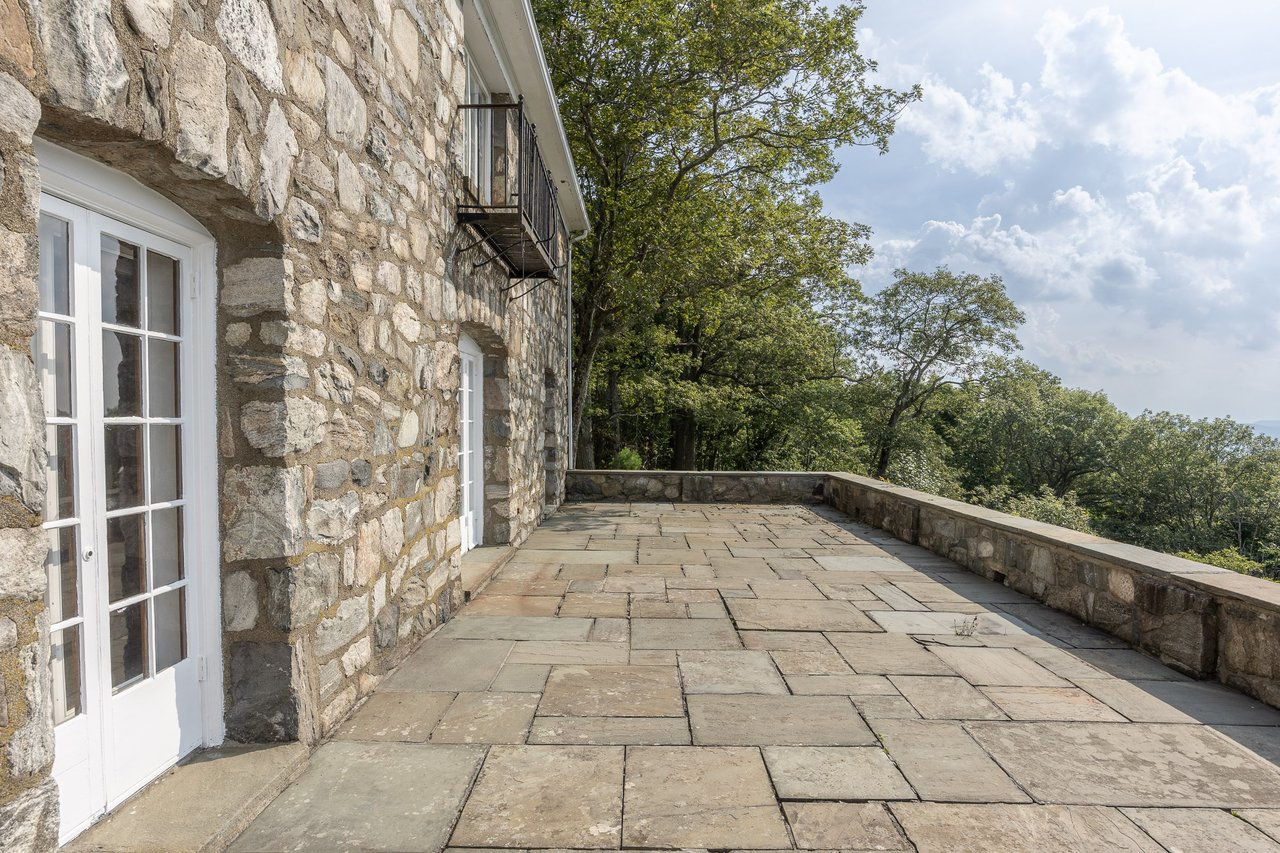 401 Woodmont Road