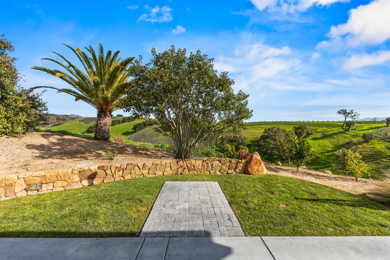 22 Acres of Timeless California Living