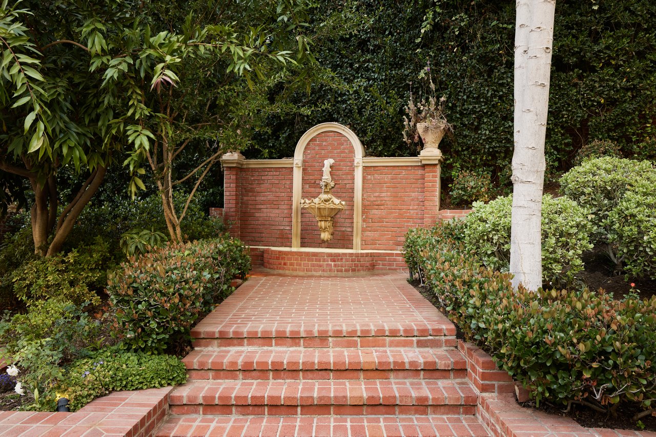 1001 N Crescent Dr, Beverly Hills