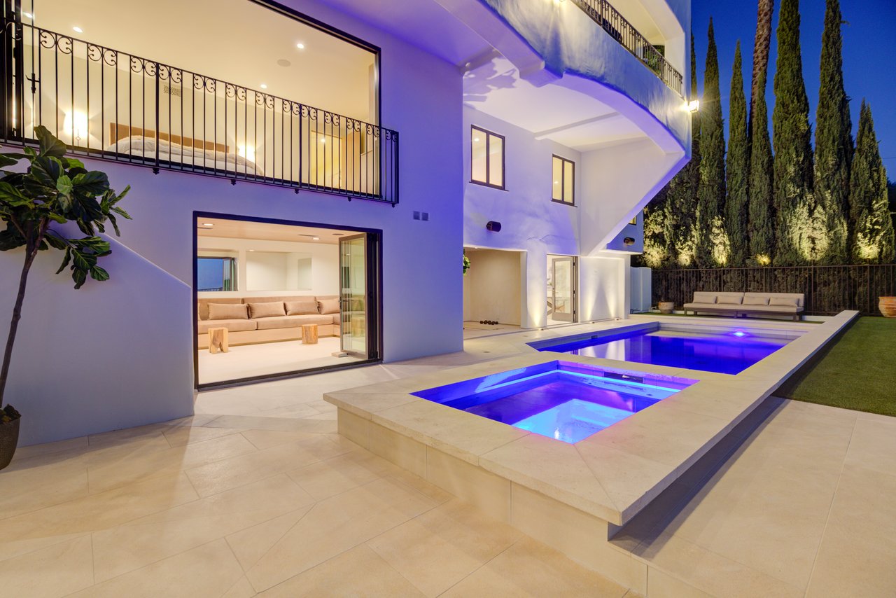 7212 Mulholland Dr, Hollywood Hills