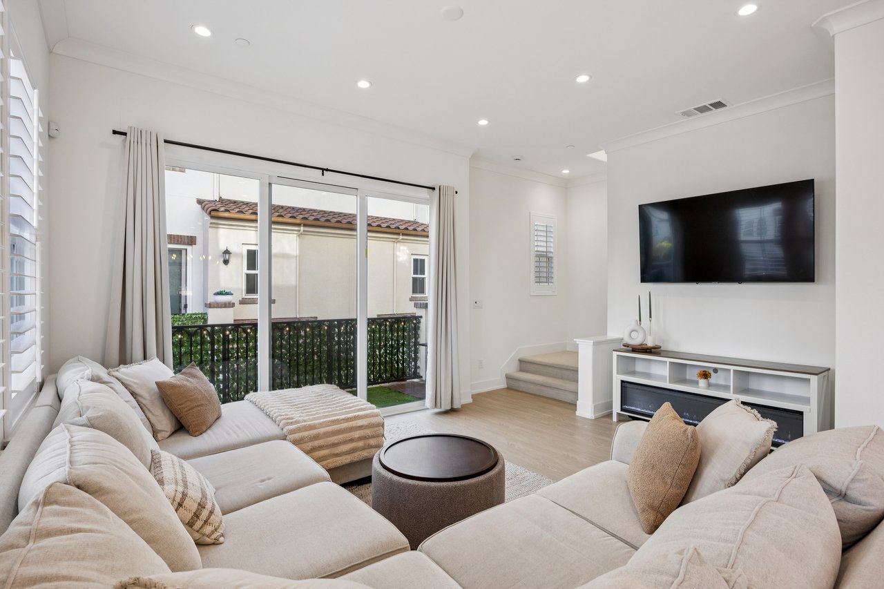 Carmel Valley, CA Living