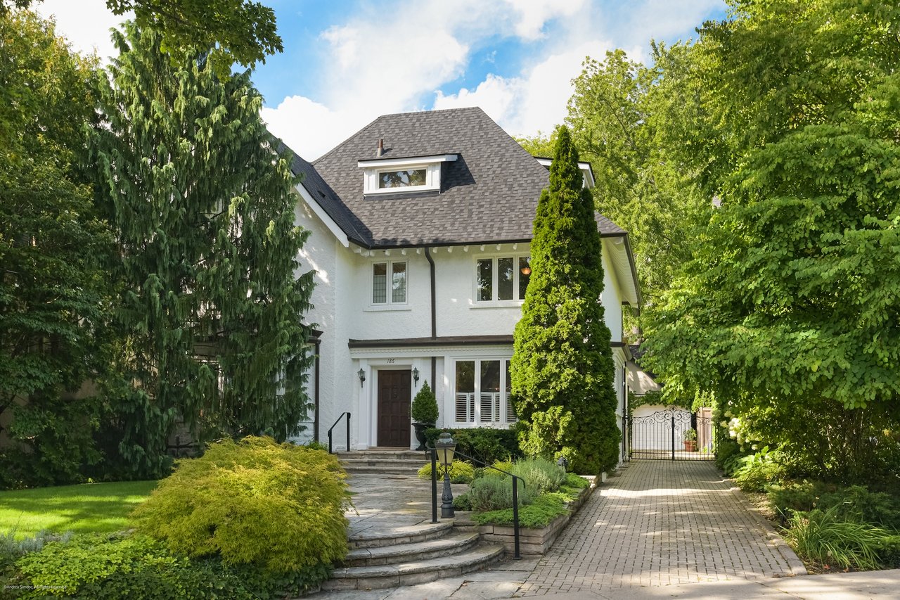 Moore Park 5 Bedroom on Lush Lot