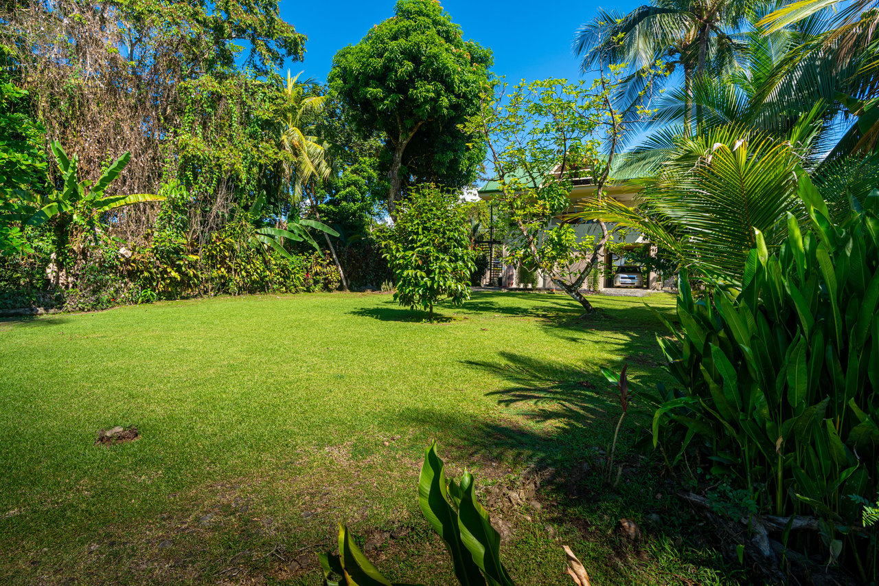 Casa Brisa de La Playa, 2 Bedroom Home Just Steps From the Beach!