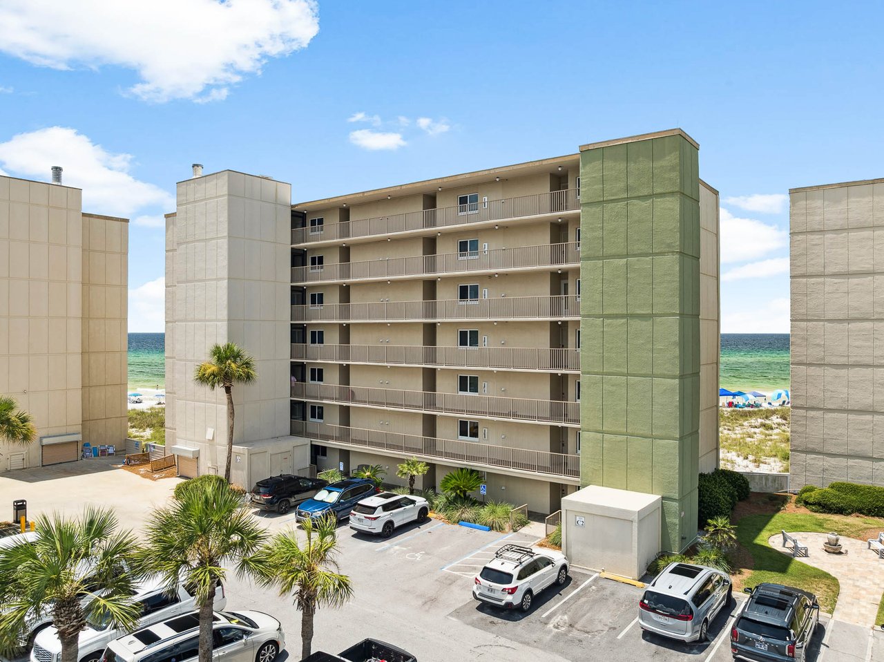 Pinnacle Port Condominium