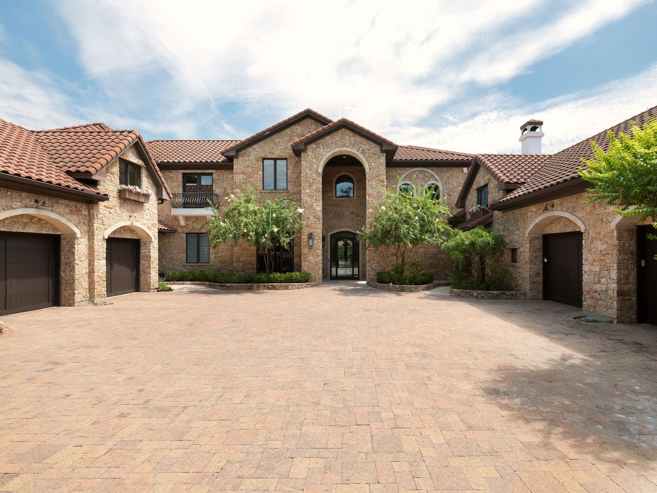 305 Marly Way 