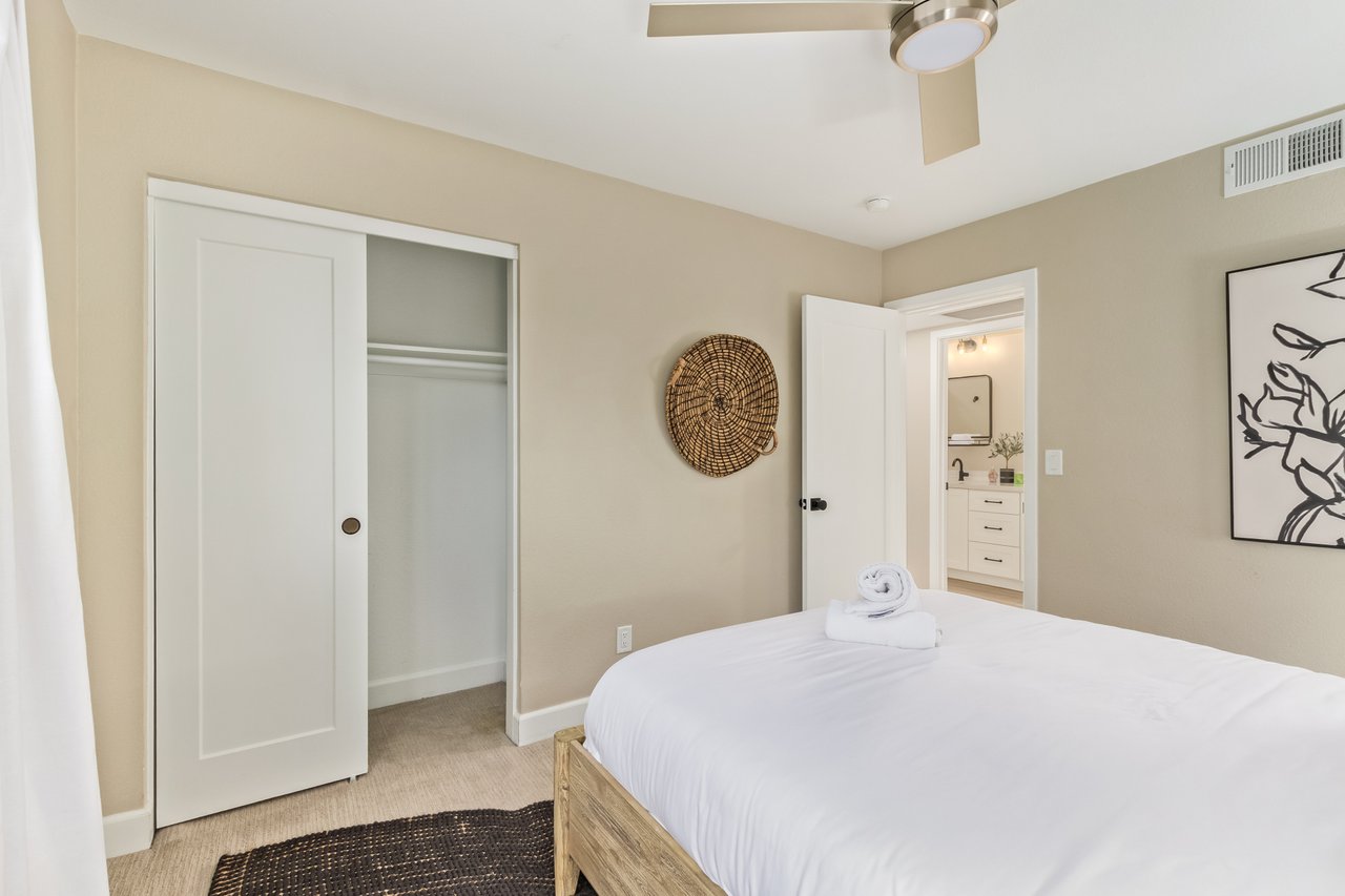 5839 E VOLTAIRE Avenue