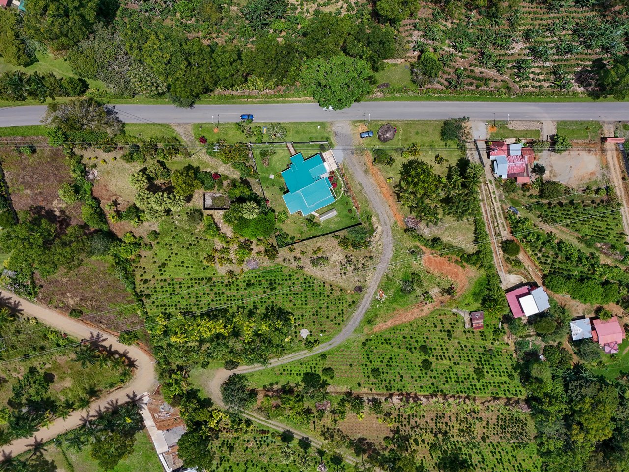 5-BEDROOM CHIRRIPO MOUNTAIN VIEW HOME WITH EASY ACCESS, PREMIUM FINISHES, FRUIT TREES AND LANSCAPED – 0.22 ACRES