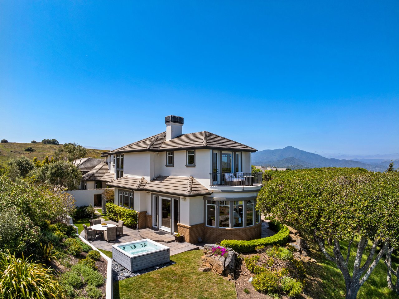 Sweeping Views Across the Bay