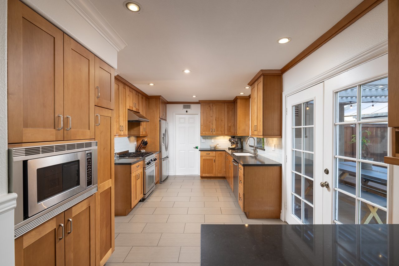 23965 Carrillo Dr