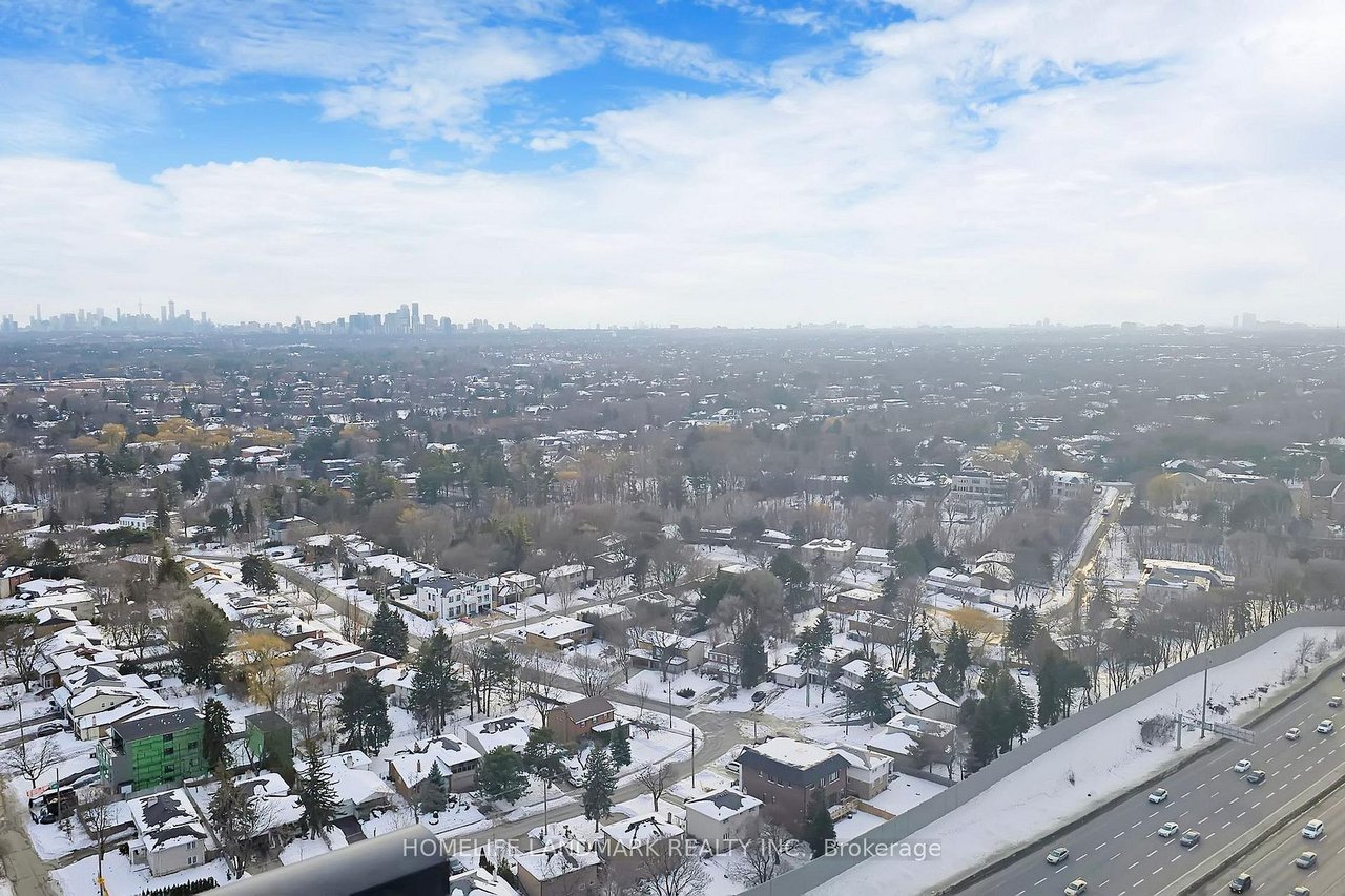 NORTH YORK'S PRESTIGIOUS COMMUNITY PENTHOUSE
