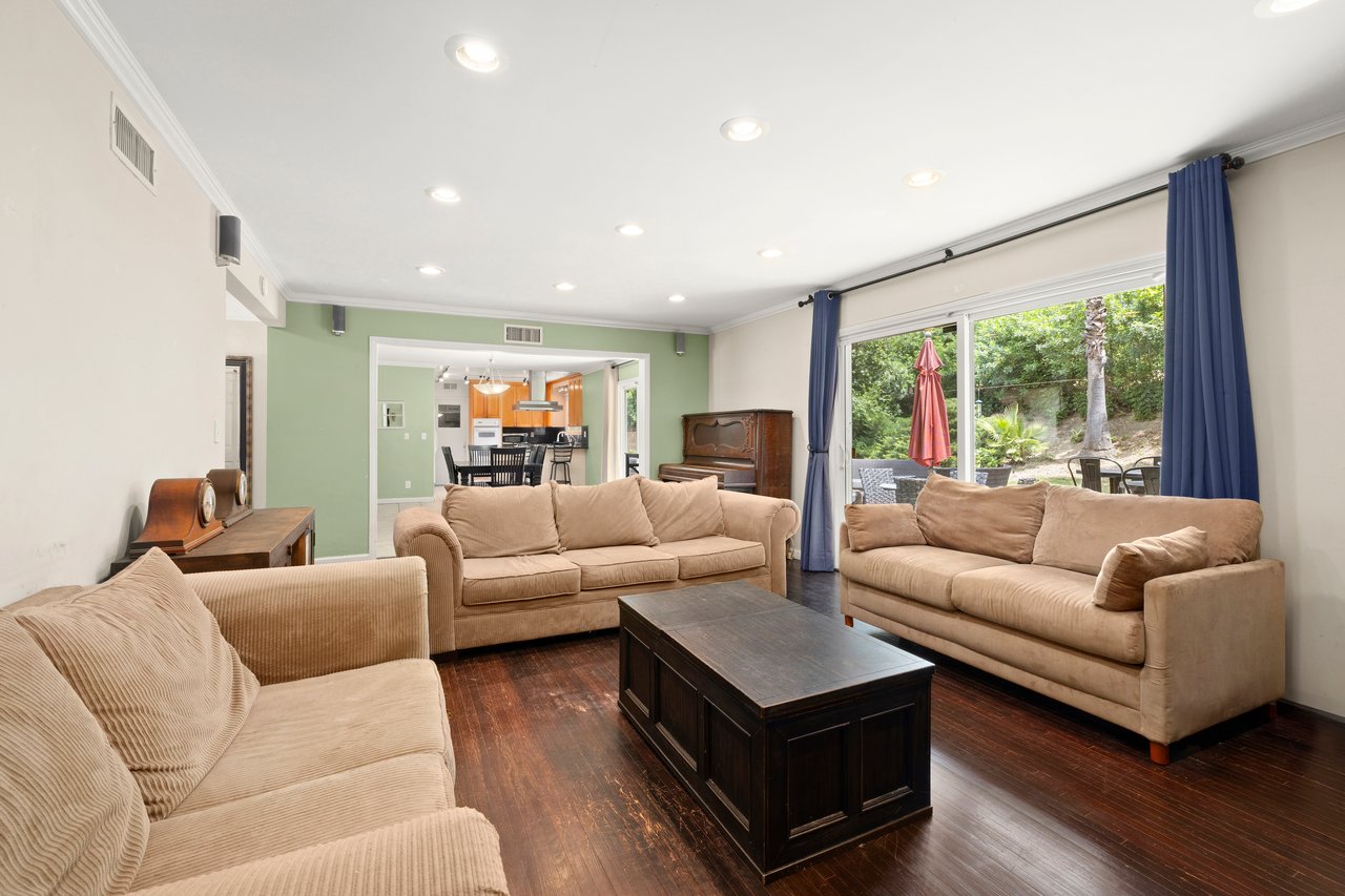 8326 Fable Ave, West Hills 