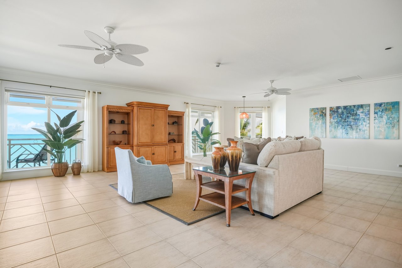 Beautfiul beachfront condo with lots of natural light and beautifull decorated. A 5 bedroom 5.5 bath condo on the beach in The Bahamas for sale.