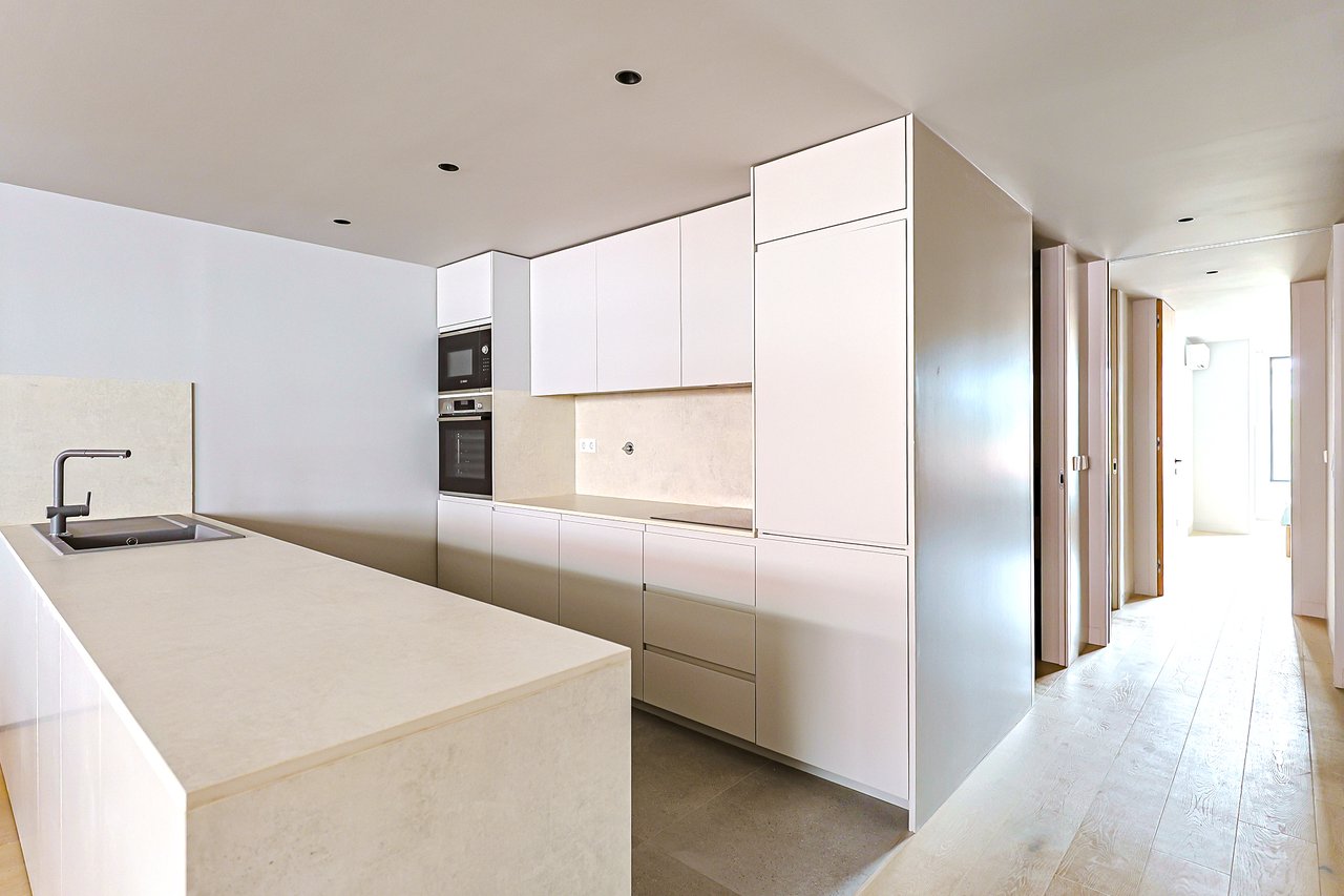 Stylish 2-Bedroom Apartment in the Heart of Lisbon with Exceptional Amenities