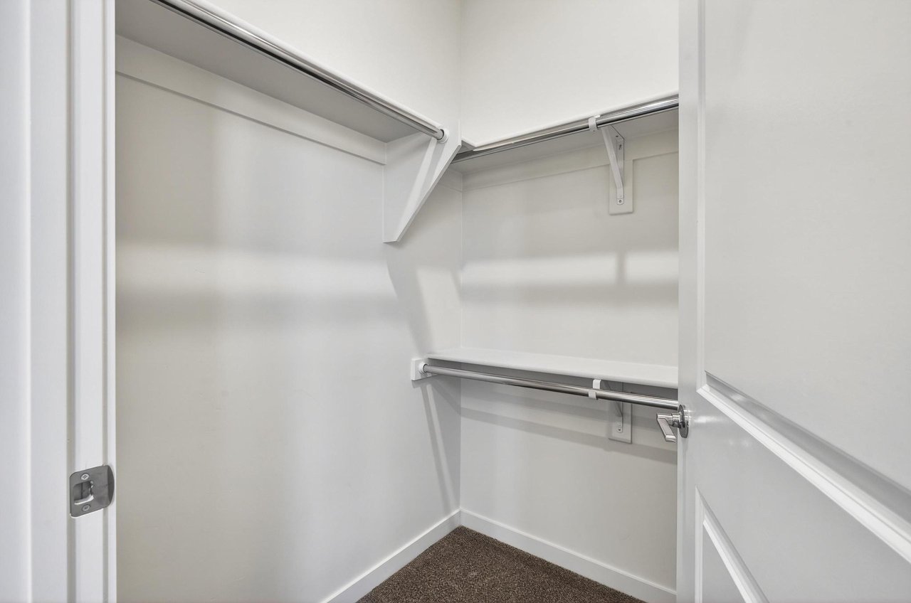 983 W State St B-303