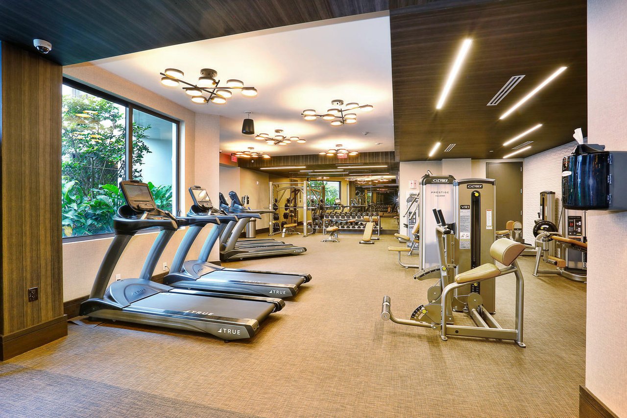 Exceptional Lower Penthouse Corner Unit in The City Beautiful