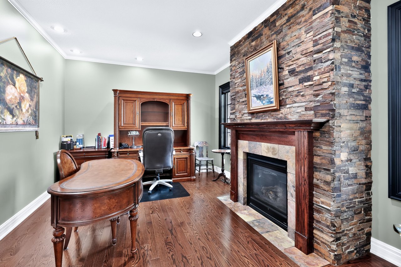 324 Oakridge Court, Oakville