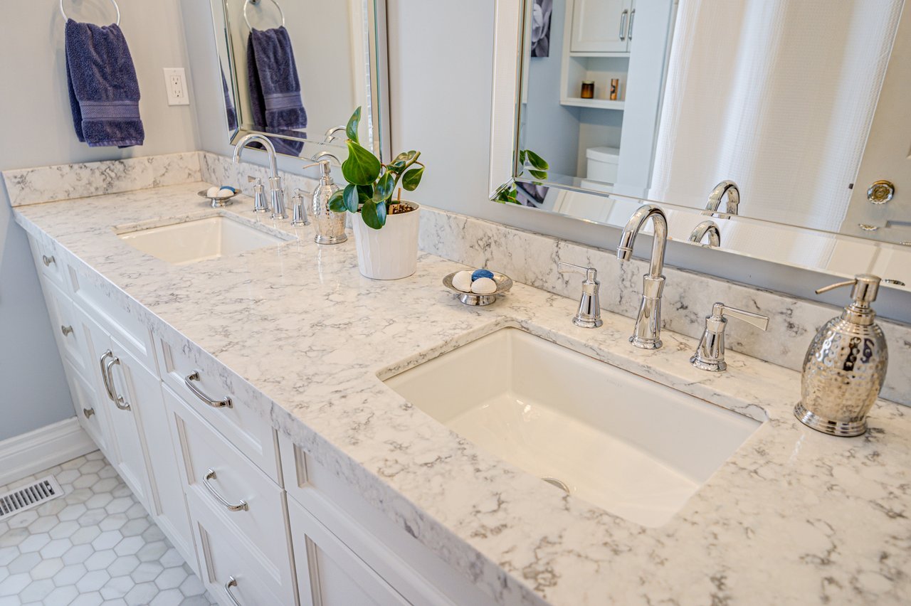 1296 Mapleridge Cres