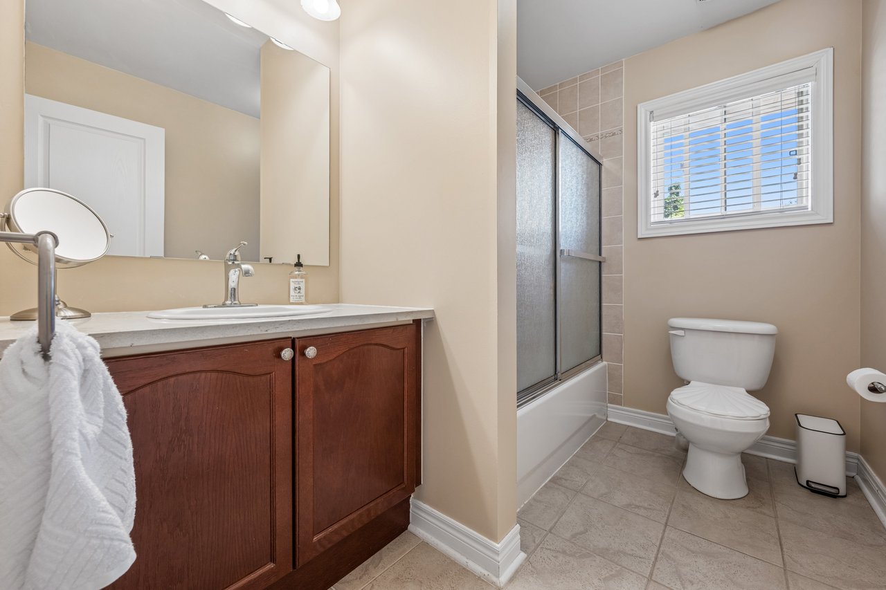 2283 Briargrove Circle, Oakville, ON