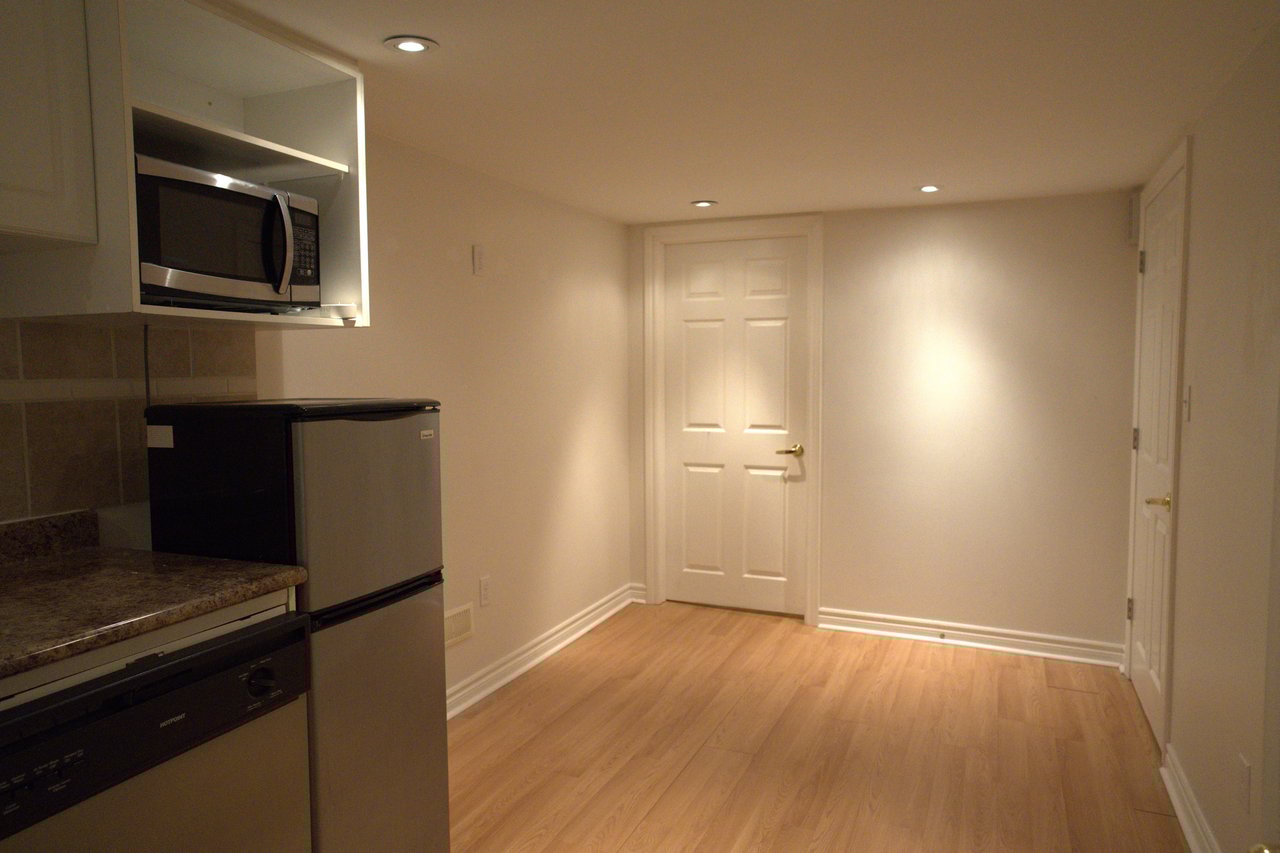 Baby Point Basement 1 Bedroom Unit 