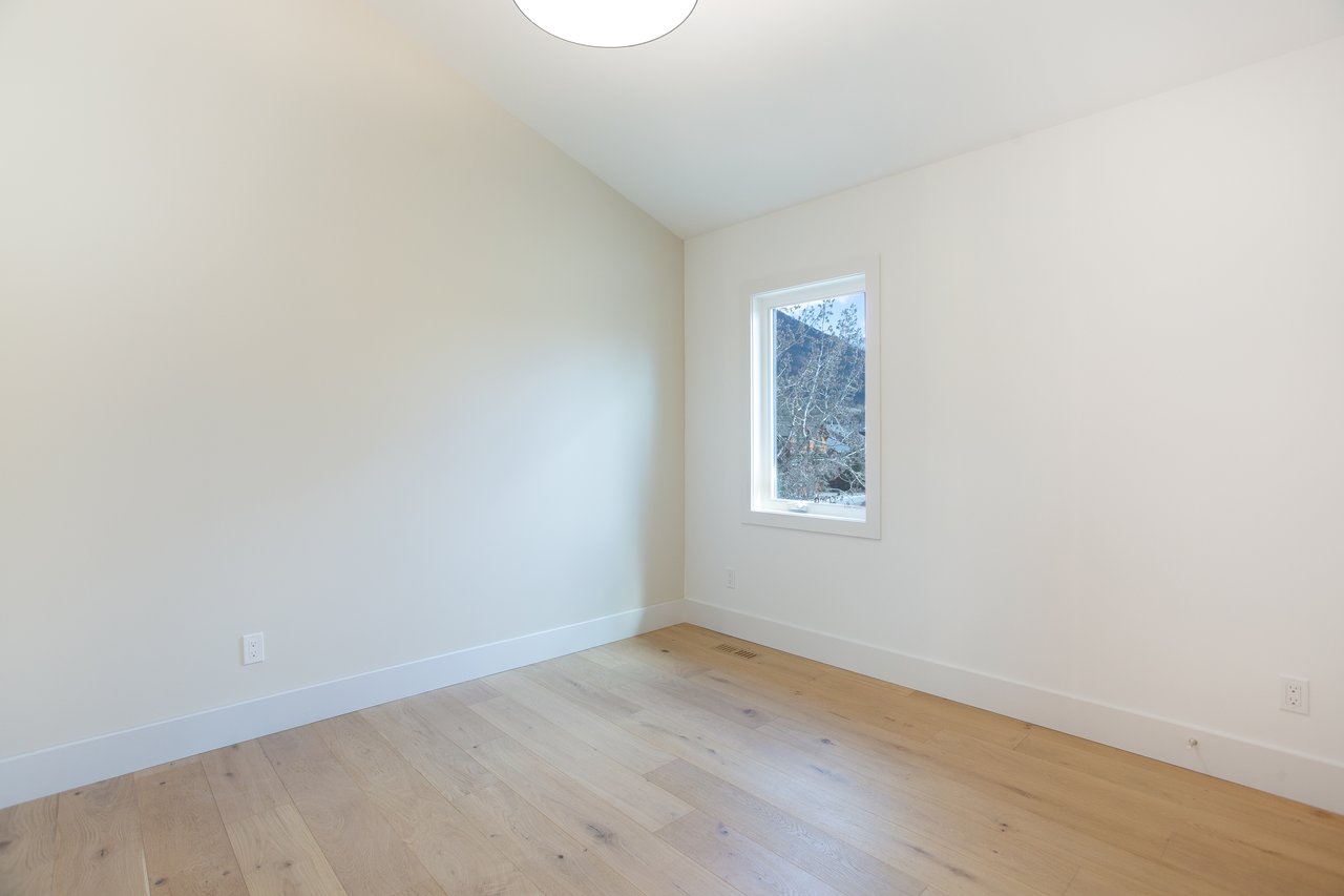 2(SE) - 833 6th Street