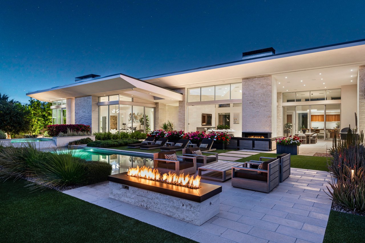 Luxury modern home in Cameldale Estates in Paradise Valley, AZ