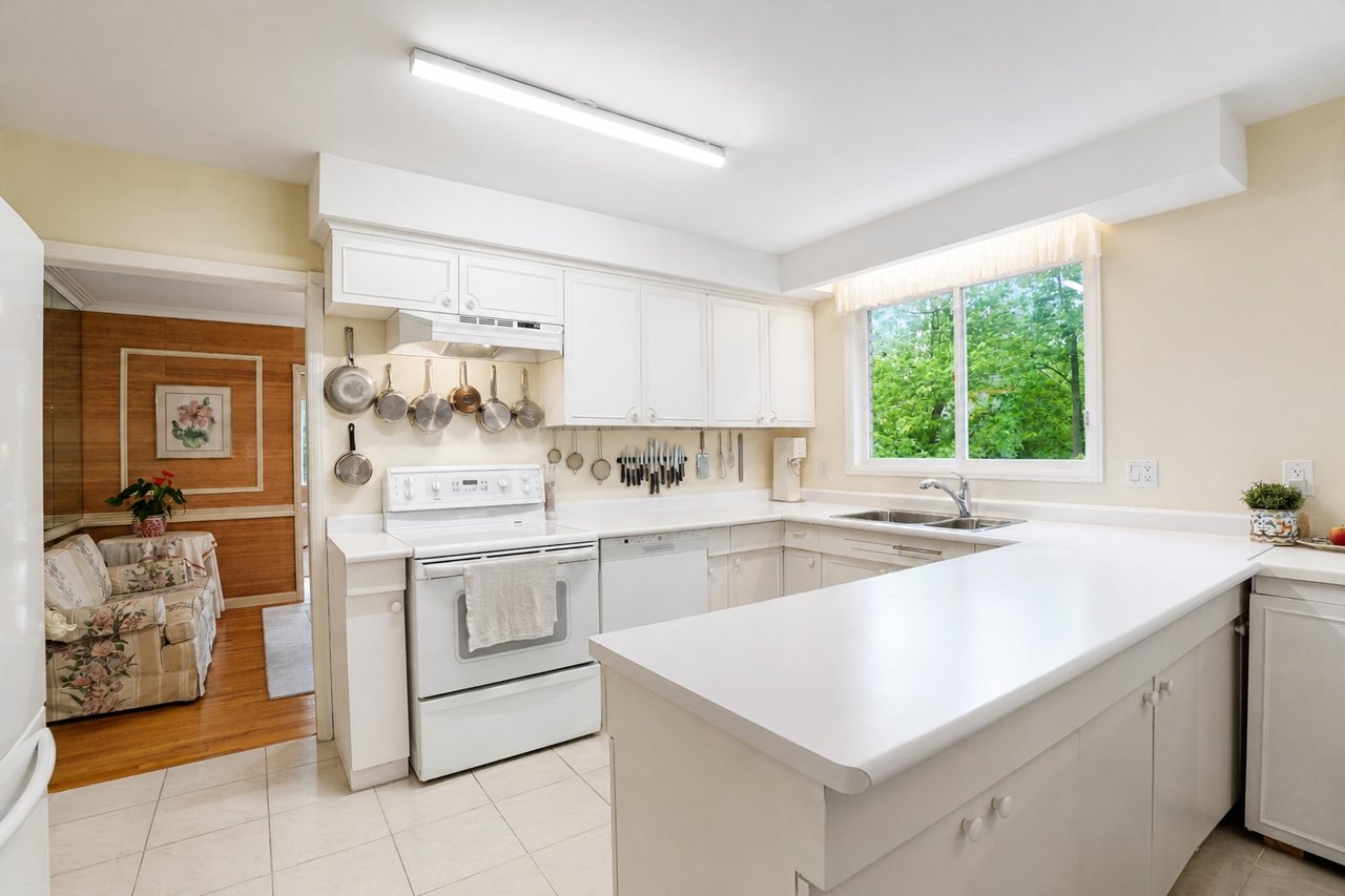 5052 Lakeshore Road, Burlington