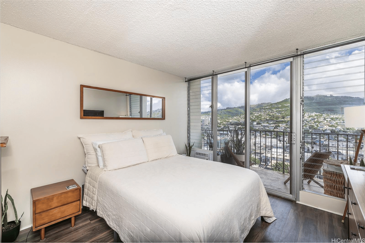 McCully Villa | Mo'ili'ili