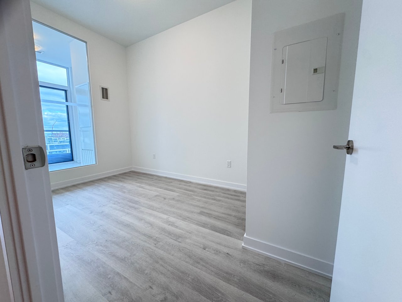 15 Richardson Street Unit: 2011