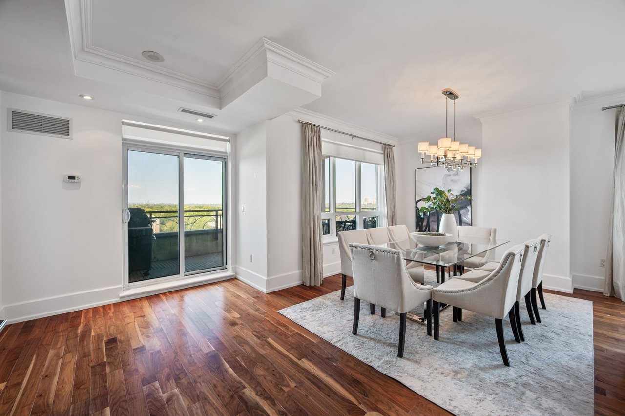 Expansive Corner Unit